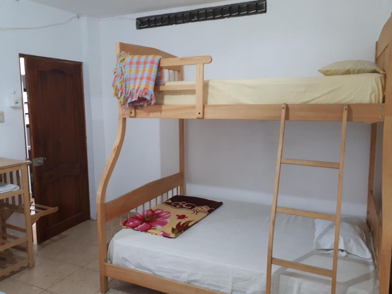 Haus Quentin Hotell Puerto López Eksteriør bilde