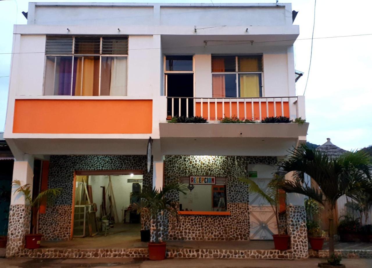Haus Quentin Hotell Puerto López Eksteriør bilde